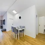Majestic View Alpine Retreat דירה