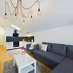 Majestic View Alpine Retreat דירה Täsch