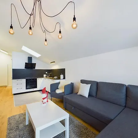 Majestic View Alpine Retreat Apartment Tasch